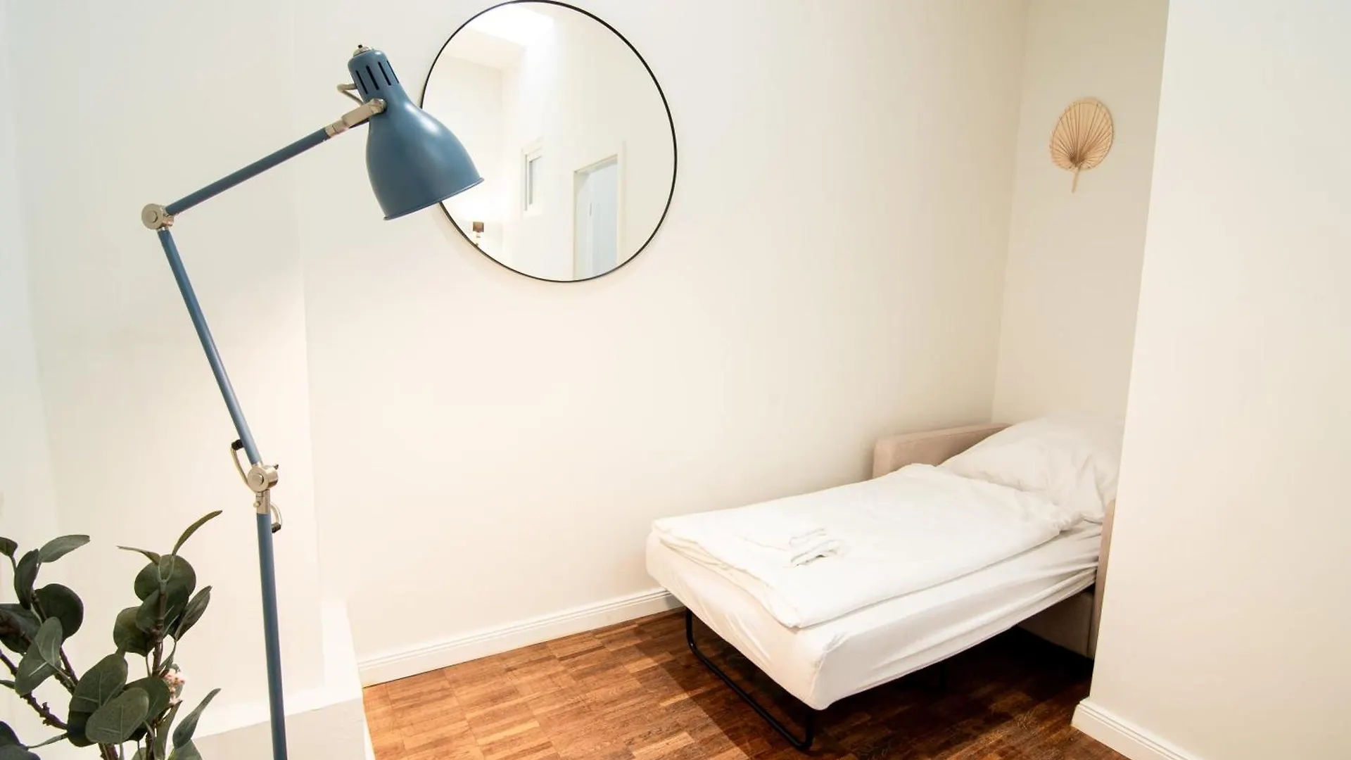 Apartment Hamburg - 2 Bedrooms For Up To 11 Guests